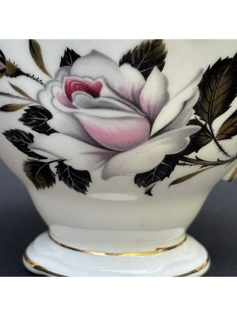 Royal Albert Queen's Messenger Tea Cup Pink Roses, Bone China Made In England